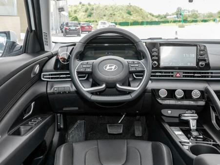 Hyundai Elantra, 2023г